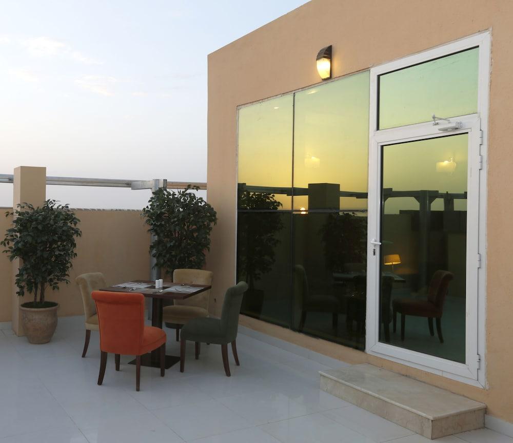 Swiss Flora Hotel 3*